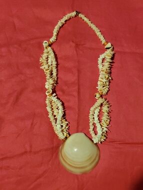 Mermaid's Boho Tide Multi-Strand Clam Shell Pendant Necklace in Cream
